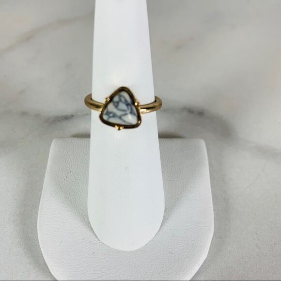 Gold Marbled Black White Triangle Stone Ring Sz 6 - Picture 1 of 4